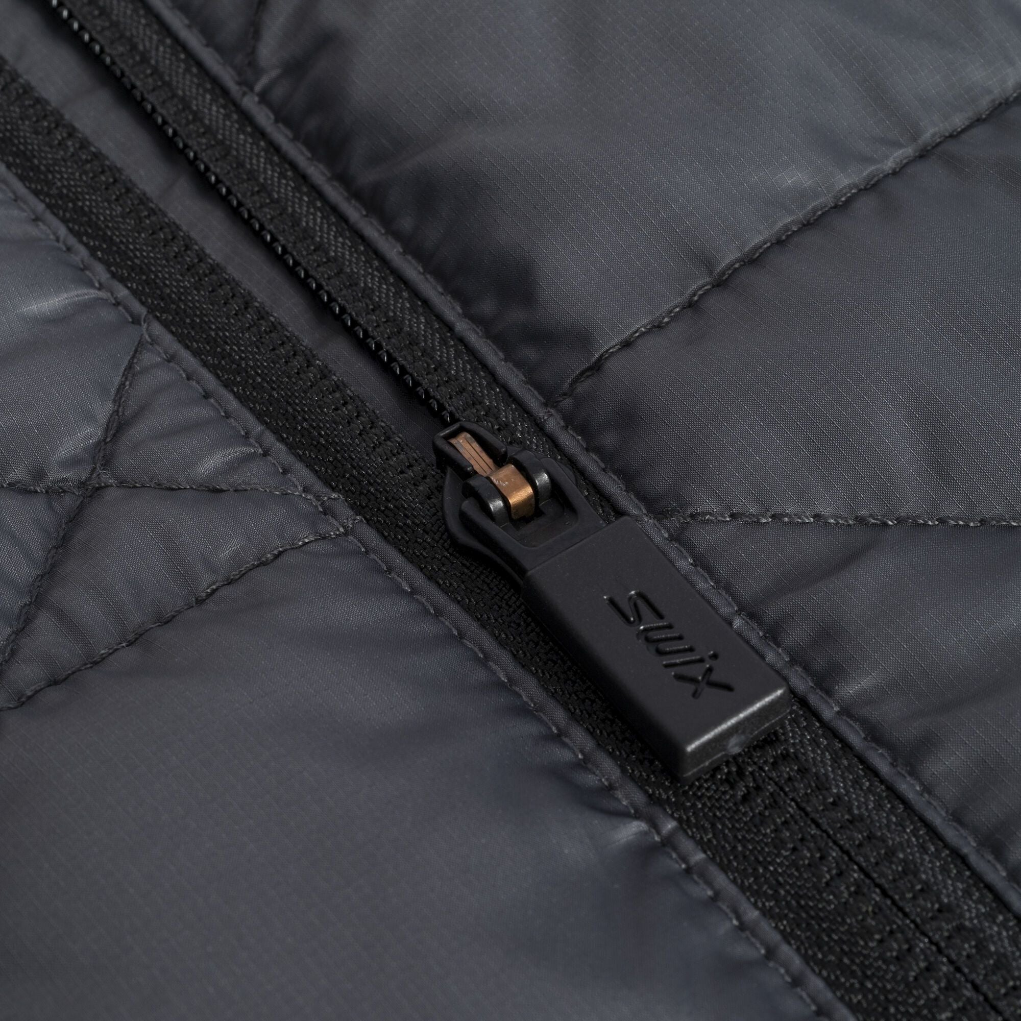 Swix Giacca Isolante Uomo Infinity Hybrid, Calda E Antivento, Tessuti Riciclati, Perfetta Come Strato Intermedio Per Attività Outdoor Invernali